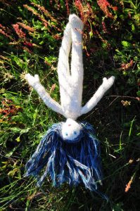 tempo para estar só e nua, boneca em tricot